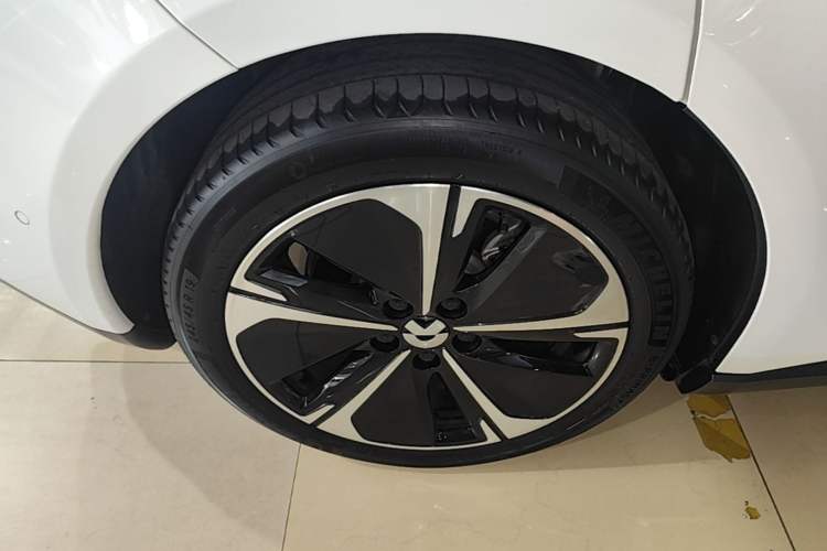 Used Nio ET5T 2023 75 kWh Touring Right Rear Wheel Hub