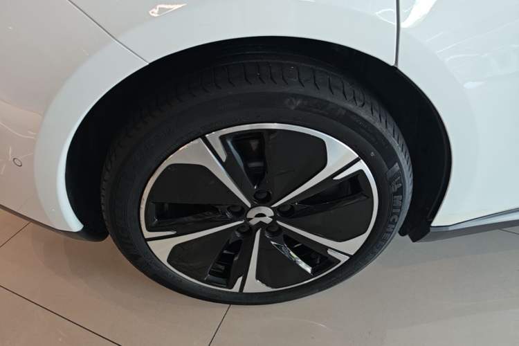 Used Nio ET5T 2023 75 kWh Touring Right Rear Wheel Hub
