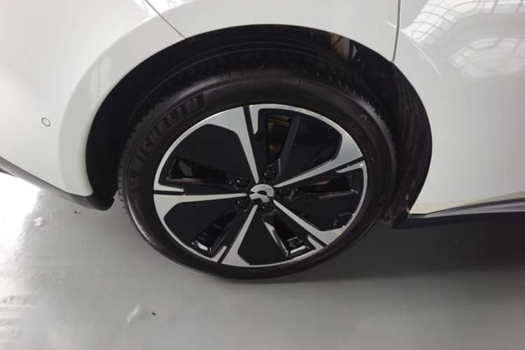 Used Nio ET5T 2023 75 kWh Touring Right Rear Wheel Hub