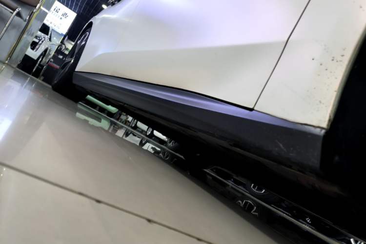 Used Nio ET5T 2023 75 kWh Touring Right Side Sill