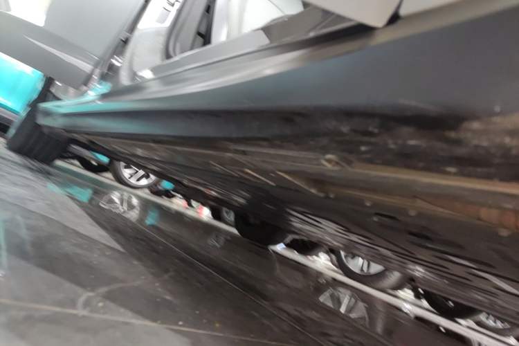 Used Nio ET5T 2023 75 kWh Touring Right Side Sill