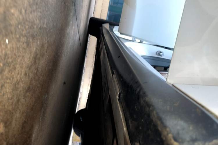 Used Nio ET5T 2023 75 kWh Touring Right Side Sill