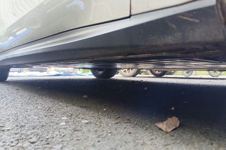 Used Nio ET5T 2023 75 kWh Touring Right Side Sill