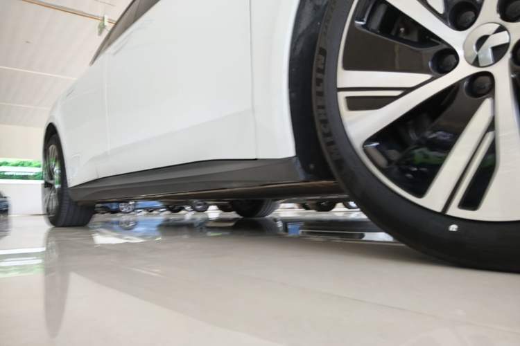 Used Nio ET5T 2023 75 kWh Touring Right Side Sill