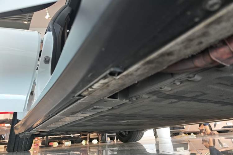 Used Nio ET5T 2023 75 kWh Touring Right Side Sill