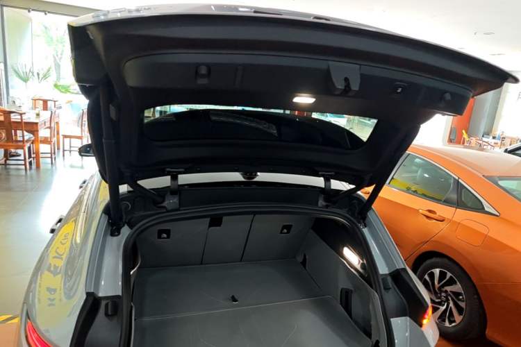 Used Nio ET5T 2023 75 kWh Touring Trunk