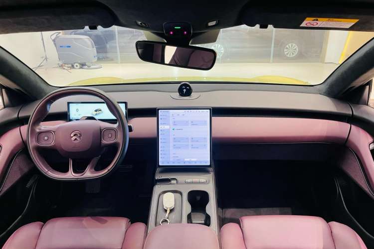 Used Nio ET5T 2023 75 kWh Touring Center Console