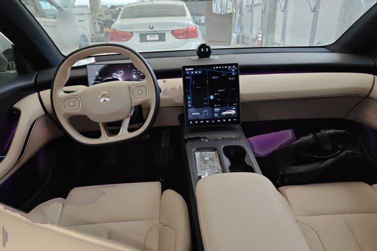 Used Nio ET5T 2023 75 kWh Touring Center Console