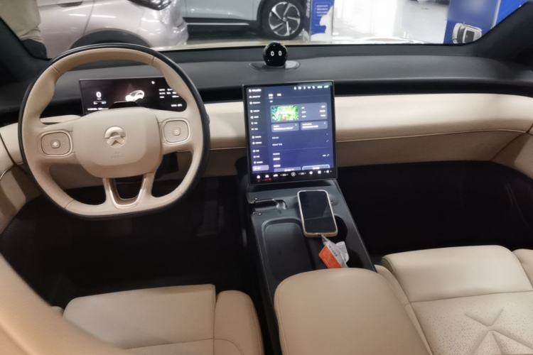 Used Nio ET5T 2023 75 kWh Touring Center Console