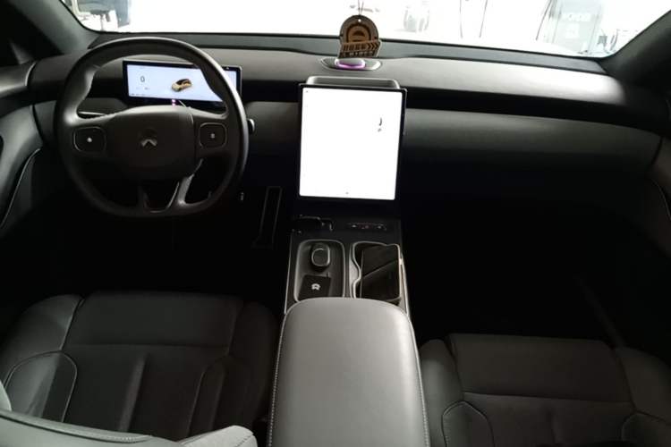 Used Nio ET5T 2023 75 kWh Touring Center Console