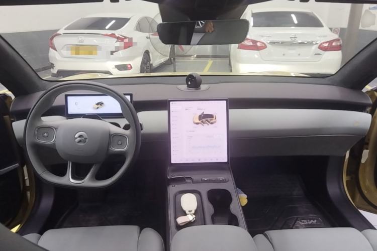 Used Nio ET5T 2023 75 kWh Touring Center Console
