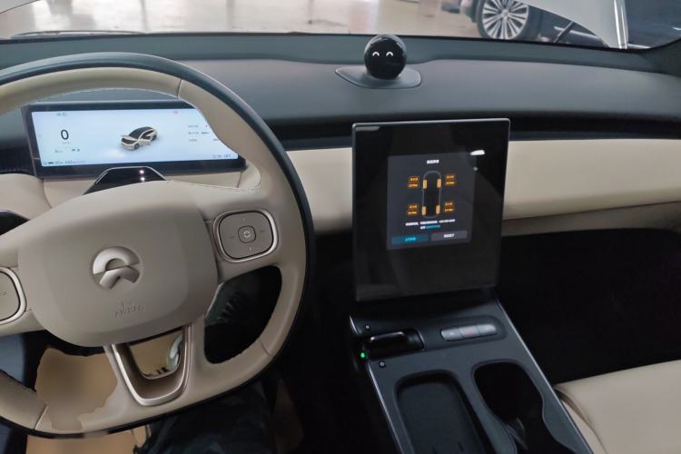 Used Nio ET5T 2023 75 kWh Touring Center Console
