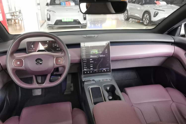 Used Nio ET5T 2023 75 kWh Touring Center Console