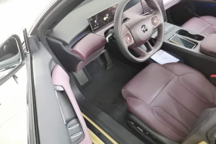Used Nio ET5T 2023 75 kWh Touring Driver Seat