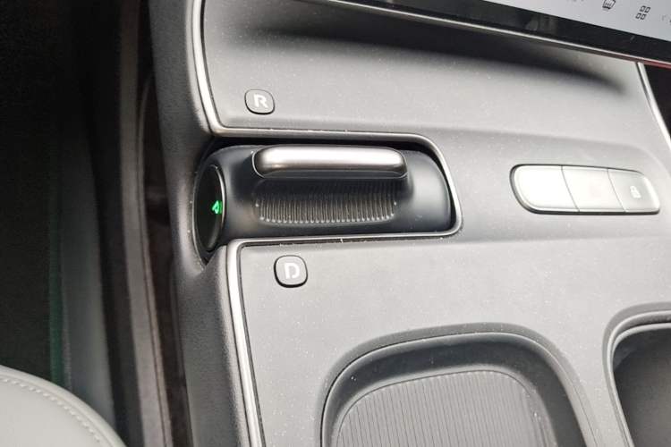 Used Nio ET5T 2023 75 kWh Touring Gear Lever