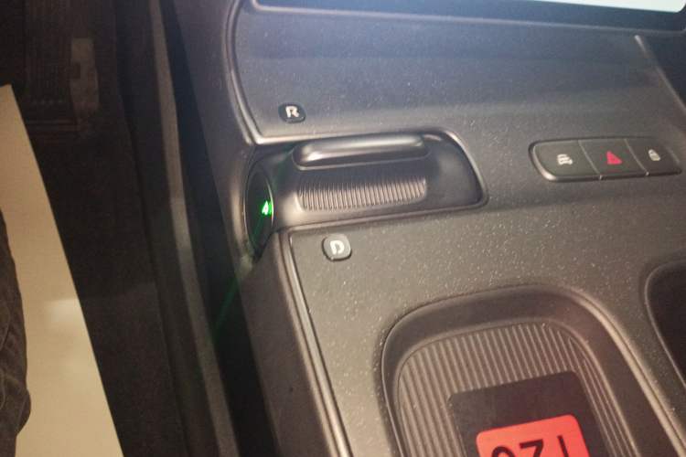 Used Nio ET5T 2023 75 kWh Touring Gear Lever
