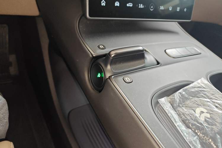 Used Nio ET5T 2023 75 kWh Touring Gear Lever