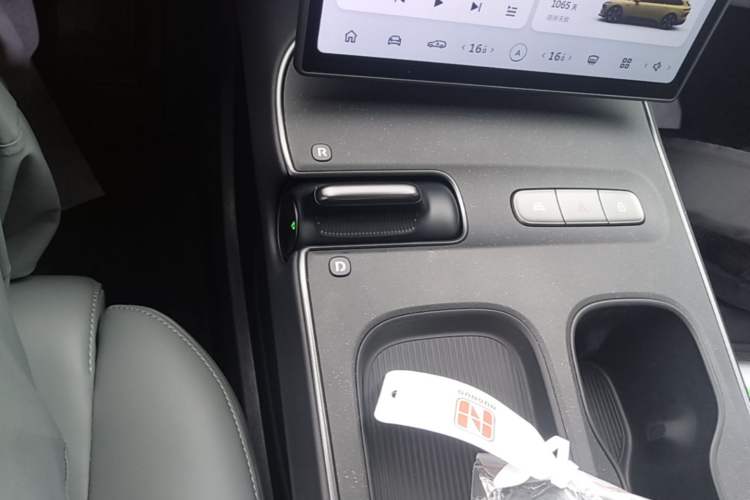 Used Nio ET5T 2023 75 kWh Touring Gear Lever