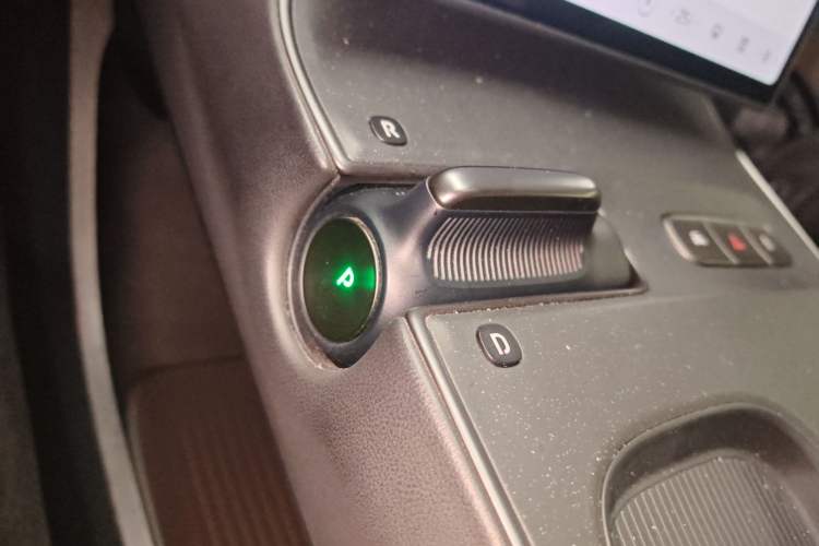 Used Nio ET5T 2023 75 kWh Touring Gear Lever