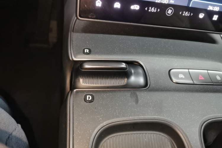 Used Nio ET5T 2023 75 kWh Touring Gear Lever