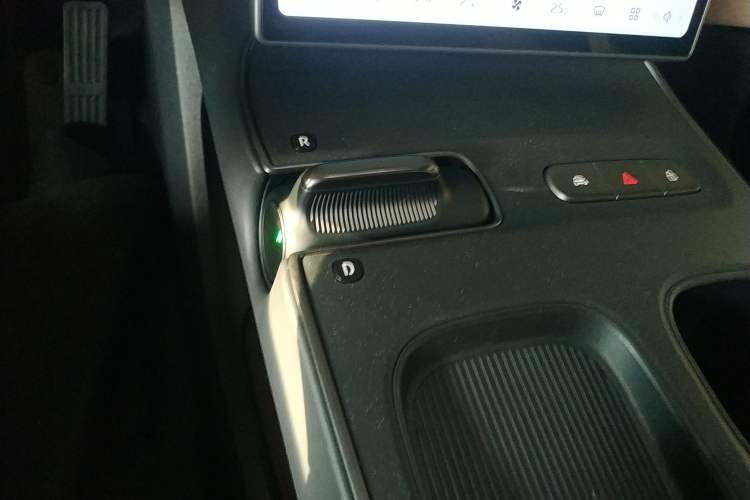 Used Nio ET5T 2023 75 kWh Touring Gear Lever