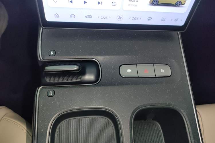 Used Nio ET5T 2023 75 kWh Touring Gear Lever