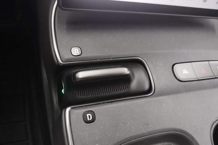 Used Nio ET5T 2023 75 kWh Touring Gear Lever