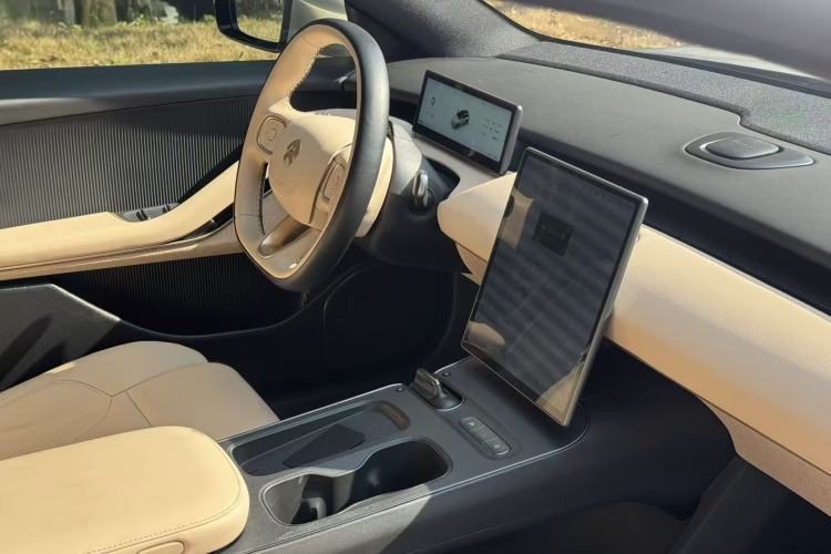 Used Nio ET5T 2023 75 kWh Touring Interior 10