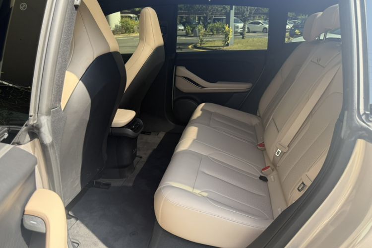 Used Nio ET5T 2023 75 kWh Touring Interior 7