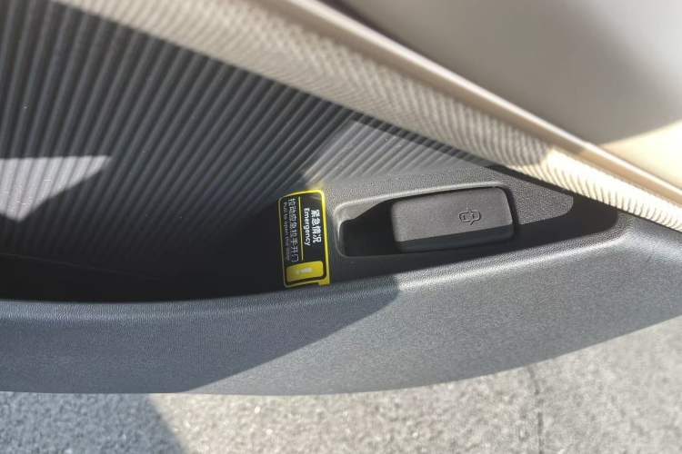 Used Nio ET5T 2023 75 kWh Touring Interior 9