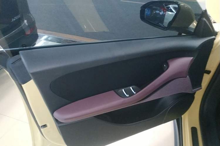 Used Nio ET5T 2023 75 kWh Touring Left Front Door Interior
