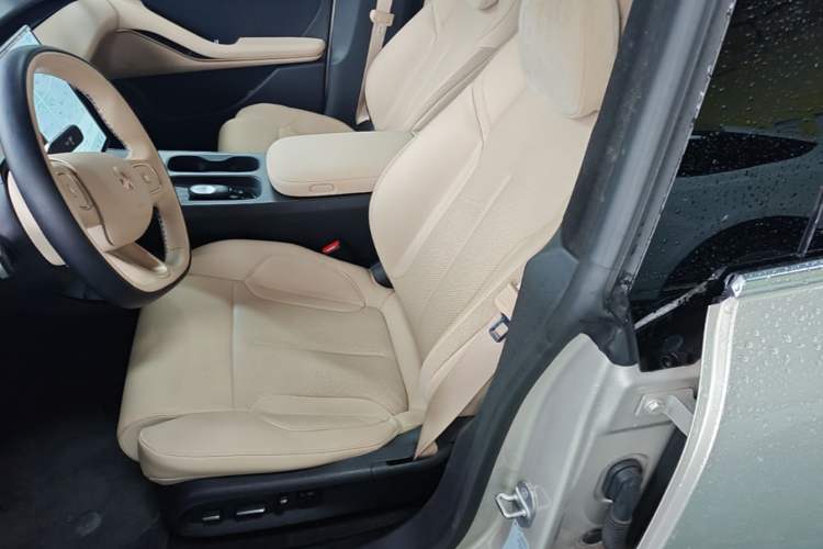 Used Nio ET5T 2023 75 kWh Touring Left Front Seat