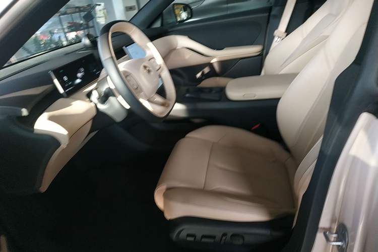 Used Nio ET5T 2023 75 kWh Touring Left Front Seat