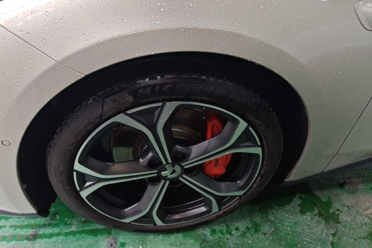 Used Nio ET5T 2023 75 kWh Touring Left Front Wheel Hub