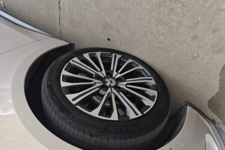 Used Nio ET5T 2023 75 kWh Touring Left Front Wheel Hub