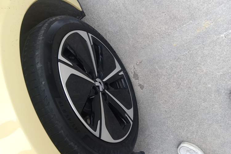 Used Nio ET5T 2023 75 kWh Touring Left Front Wheel Hub