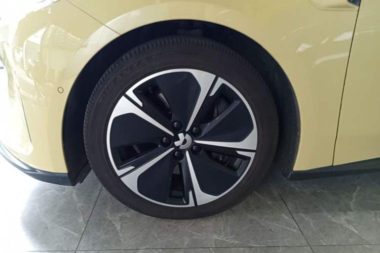 Used Nio ET5T 2023 75 kWh Touring Left Front Wheel Hub