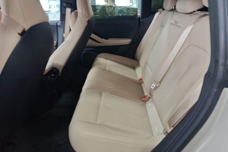 Used Nio ET5T 2023 75 kWh Touring Left Rear Seat
