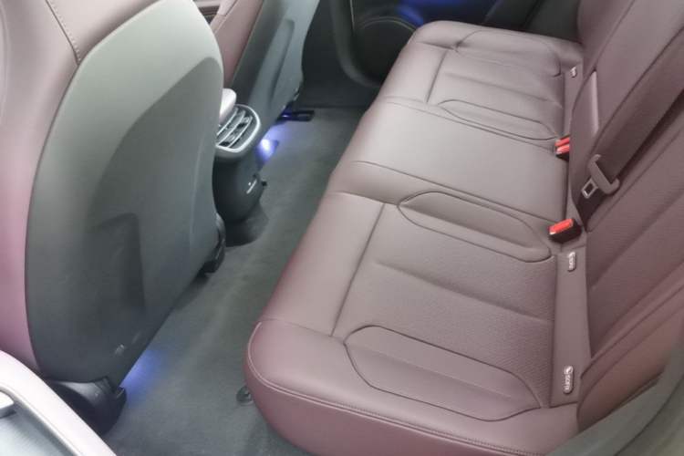 Used Nio ET5T 2023 75 kWh Touring Left Rear Seat