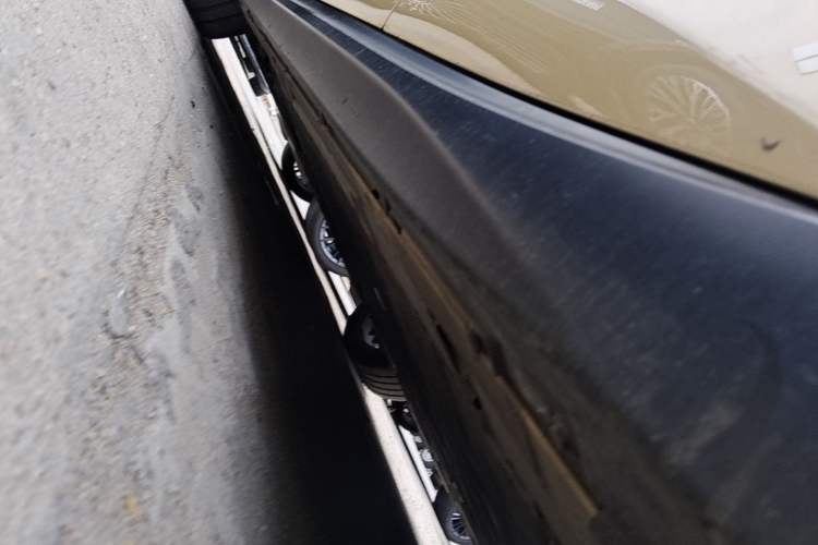 Used Nio ET5T 2023 75 kWh Touring Left Side Sill