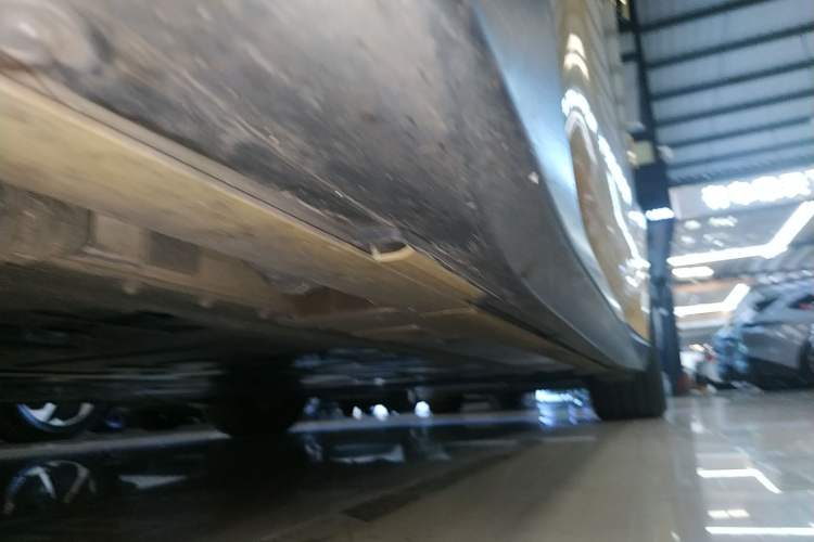 Used Nio ET5T 2023 75 kWh Touring Left Side Sill