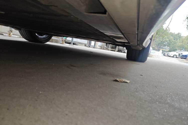 Used Nio ET5T 2023 75 kWh Touring Left Side Sill