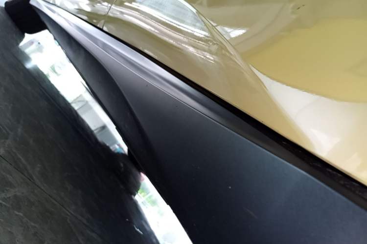 Used Nio ET5T 2023 75 kWh Touring Left Side Sill