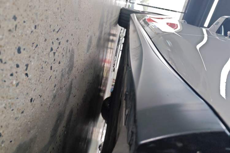 Used Nio ET5T 2023 75 kWh Touring Left Side Sill