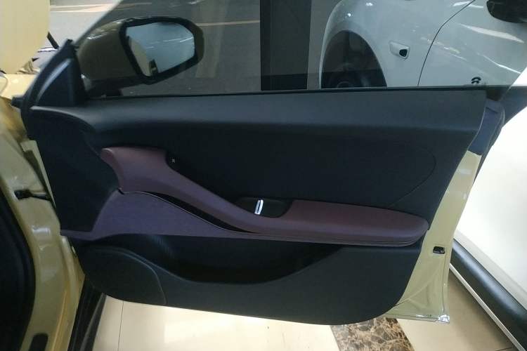 Used Nio ET5T 2023 75 kWh Touring Right Front Door Interior