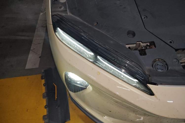 Used Nio ET5T 2023 100kWh Touring Right Front Headlight