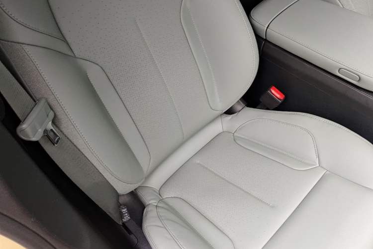 Used Nio ET5T 2023 75 kWh Touring Right Front Seat