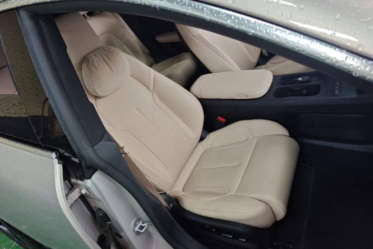 Used Nio ET5T 2023 75 kWh Touring Right Front Seat
