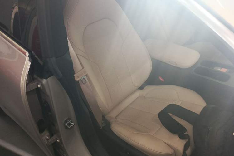 Used Nio ET5T 2023 75 kWh Touring Right Front Seat