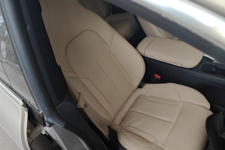 Used Nio ET5T 2023 75 kWh Touring Right Front Seat